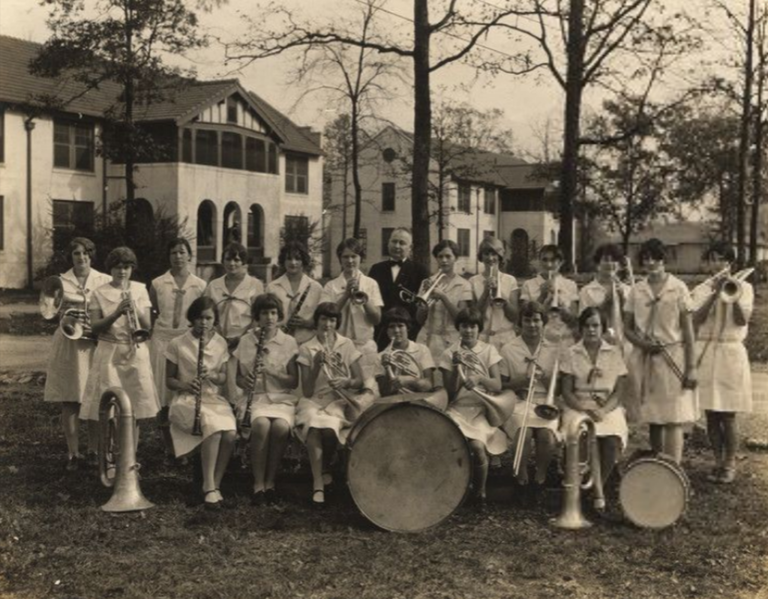 File:ALgirlstrn1930sband.png
